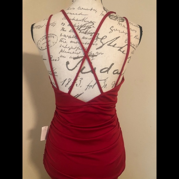 The Red Dress - Picture 5 of 6